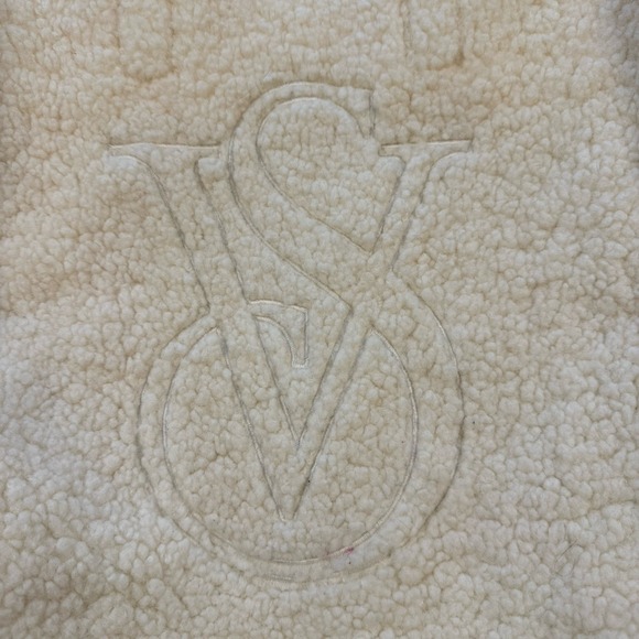 Victoria's  Secret Sherpa Tote White/Ivory Color Lined Logo EUC - Picture 2 of 7